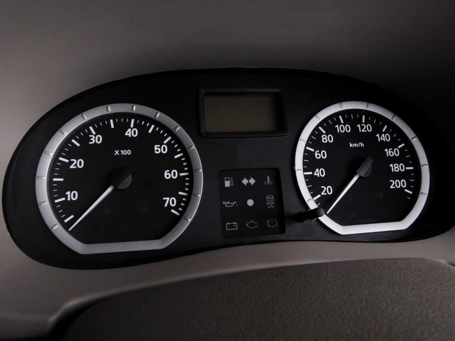  Renault Logan 2008 года  (ZA) (фото 5 из 13)